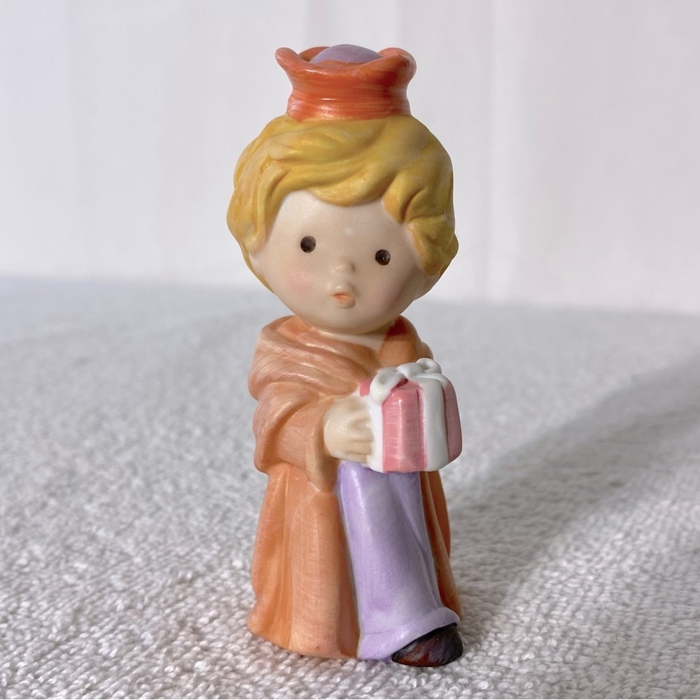5/$35 Vintage 1986 Avon Heavenly Blessings Nativity Collection Ceramic Figurine
